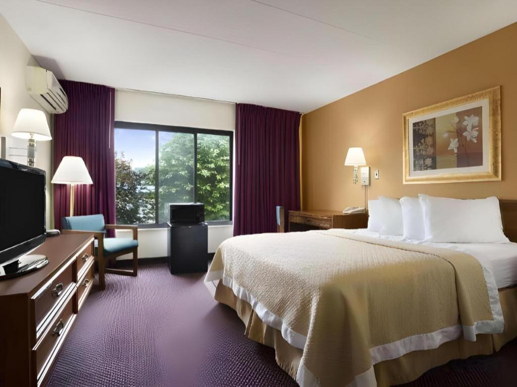 Ramadaby Wyndham Pittsburgh-New Stanton Hotel Exterior foto